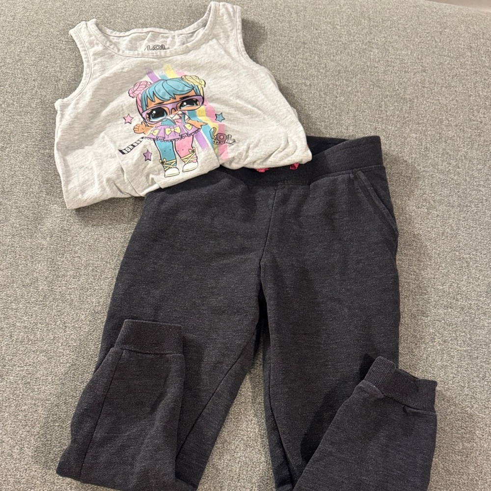 5/$15- Girl’s outfit size 7